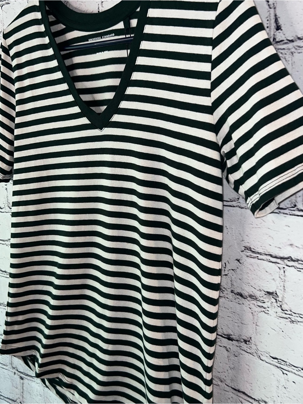 Universal Standard NWT V-Rex Short Sleeve Tee Striped Dark Green Beige - Picture 3 of 6